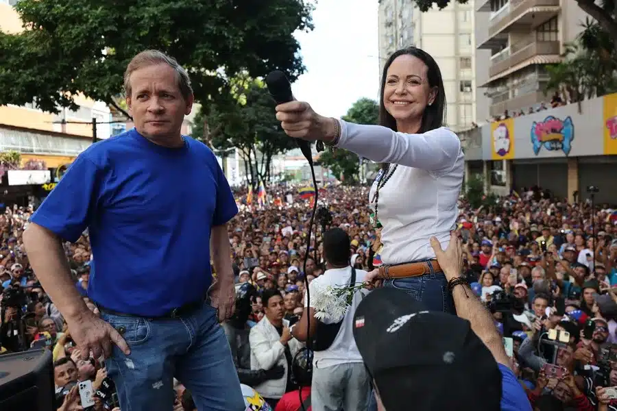 Inhabilitaciones políticas: otro tema álgido en la mesa de diálogo que afecta a opositores como Machado