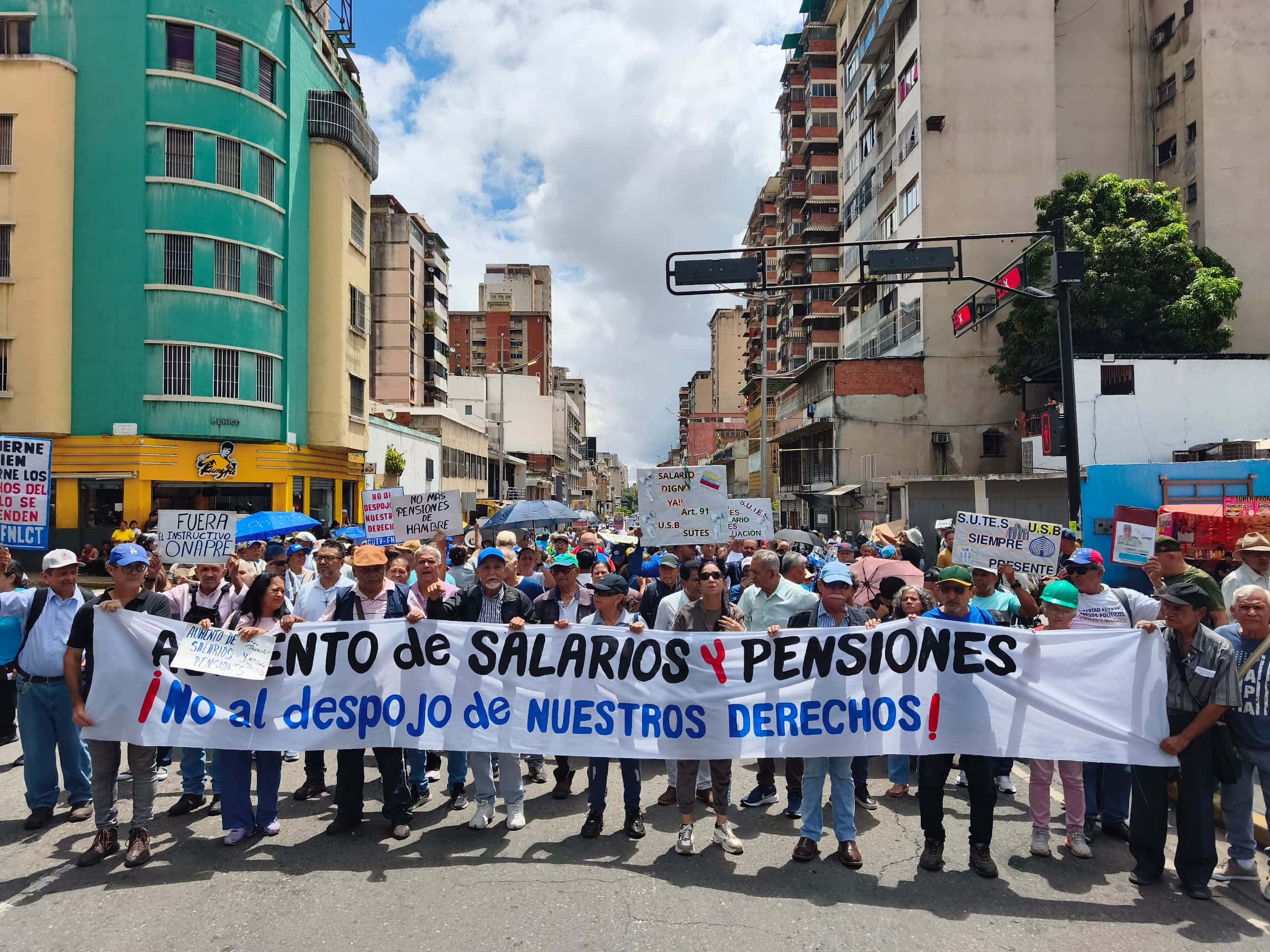 Trabajadores marchan en Caracas por salarios dignos y pensiones