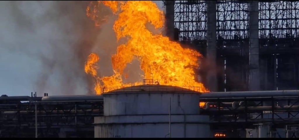 Incendio obliga a detener operaciones en Cardón este 6 de octubre