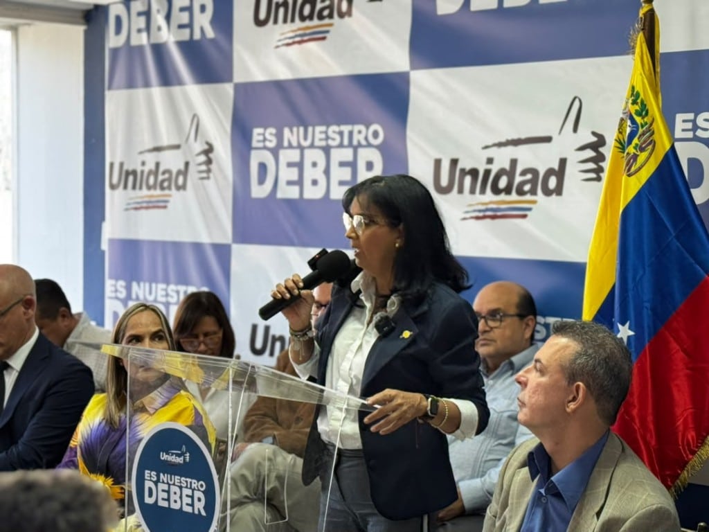 Nuevo acuerdo entre la PUD y Machado envía mensaje a EEUU, mesa de diálogo e interinato
