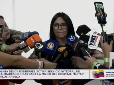 Delcy Rodriguez calificó como “show” regreso de de Machado y aseguró hay persecución política en Venezuela”