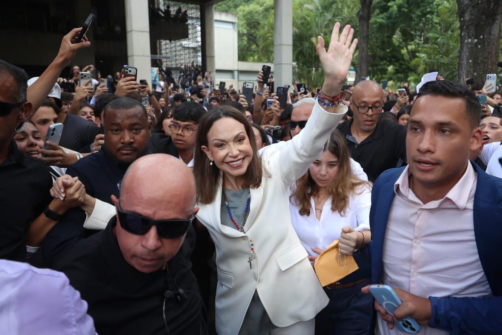 “Es una señal de cambio”, gritaban ucabistas al ver de cerca a María Corina Machado – Efecto Cocuyo “Es una señal de cambio”, gritaban ucabistas al ver de cerca a María Corina Machado – Efecto Cocuyo